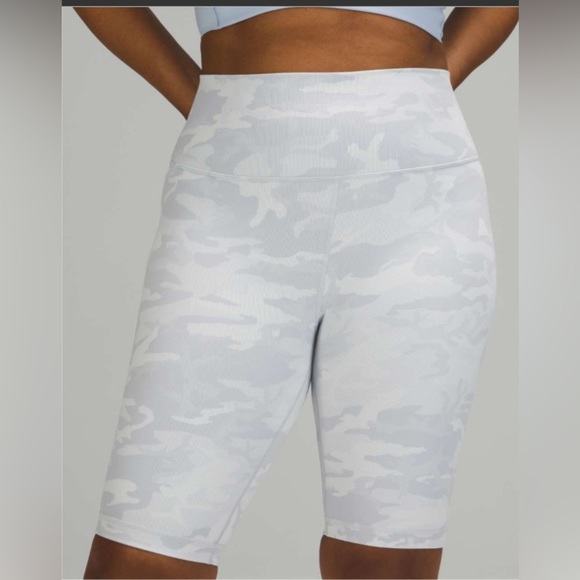 Lululemon Wunder Under Short Ribbed White Camo Size 4 - Picture 1 of 8